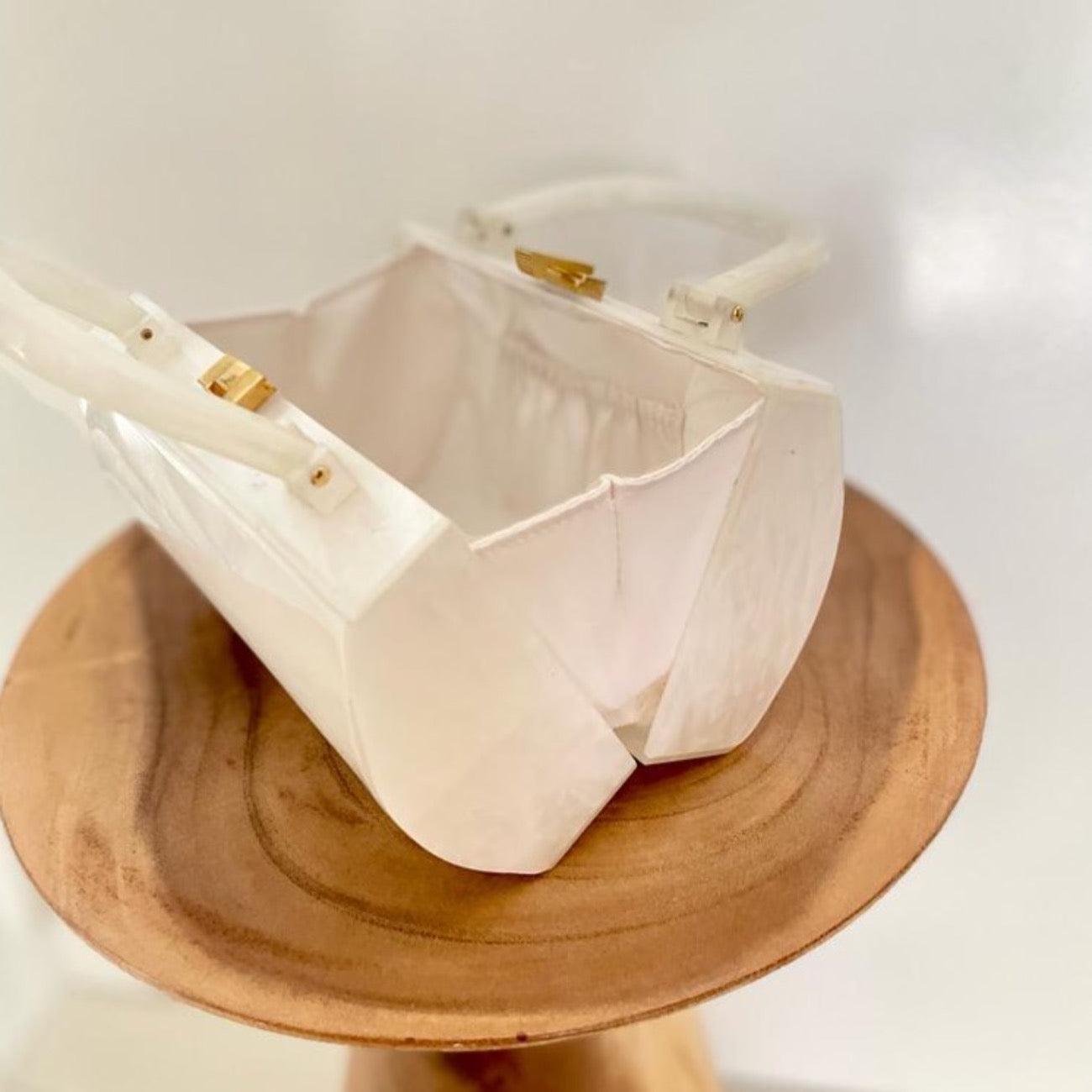 Vintage 1960s Pearlised Lucite Box Purse - WŪHAŪS